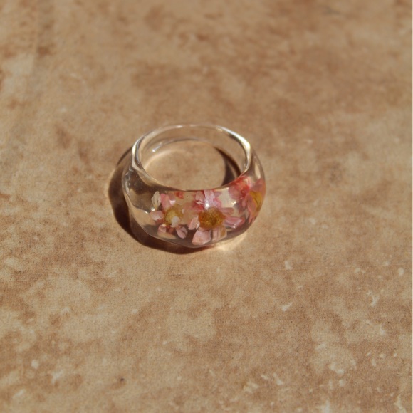LIGHT PINK REAL FLOWER RING - Picture 2 of 5